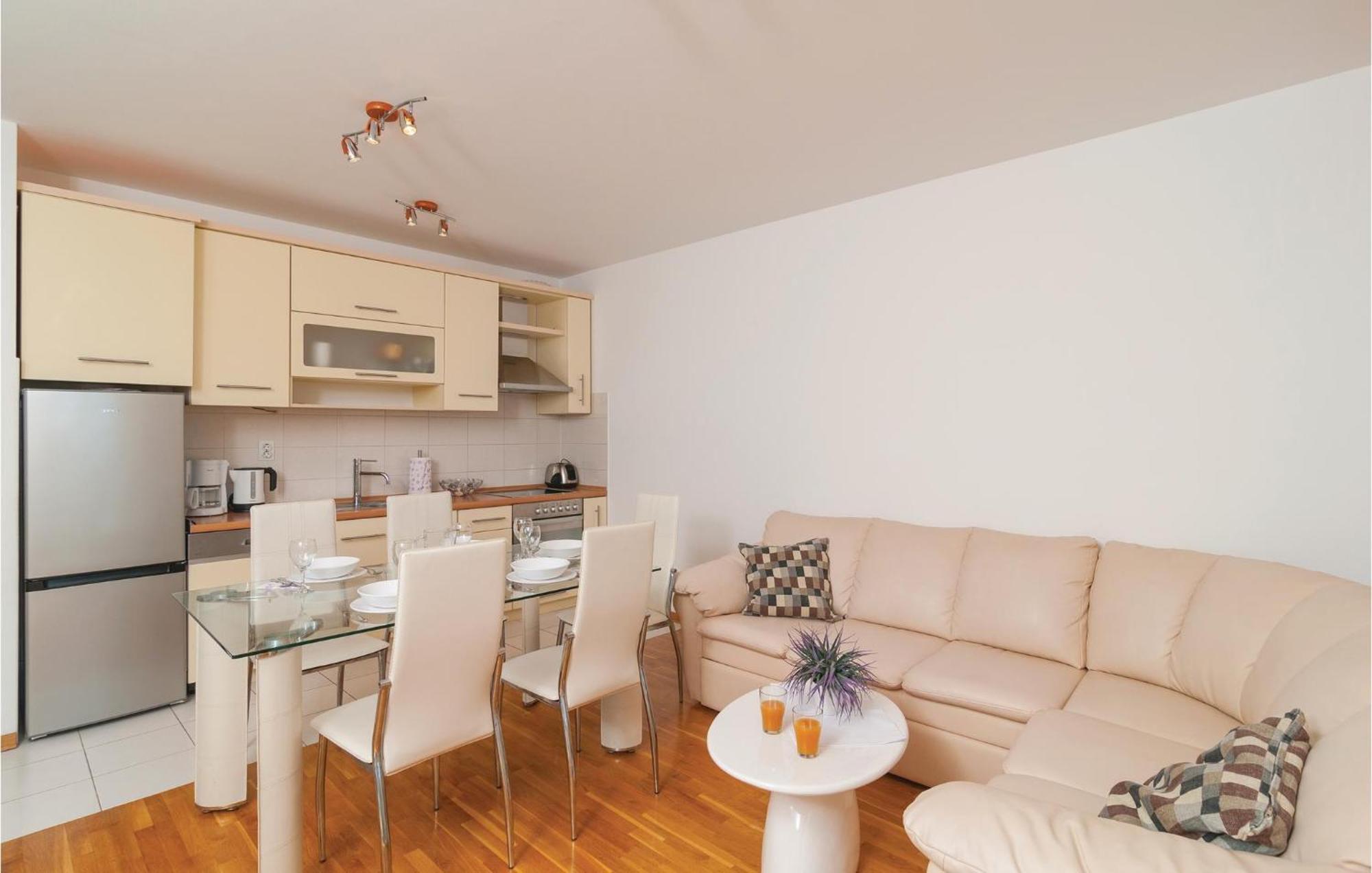 Nice Apartment In Omis With House Sea View Extérieur photo