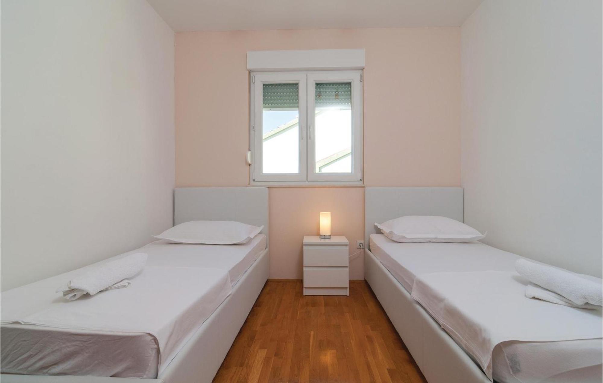 Nice Apartment In Omis With House Sea View Extérieur photo